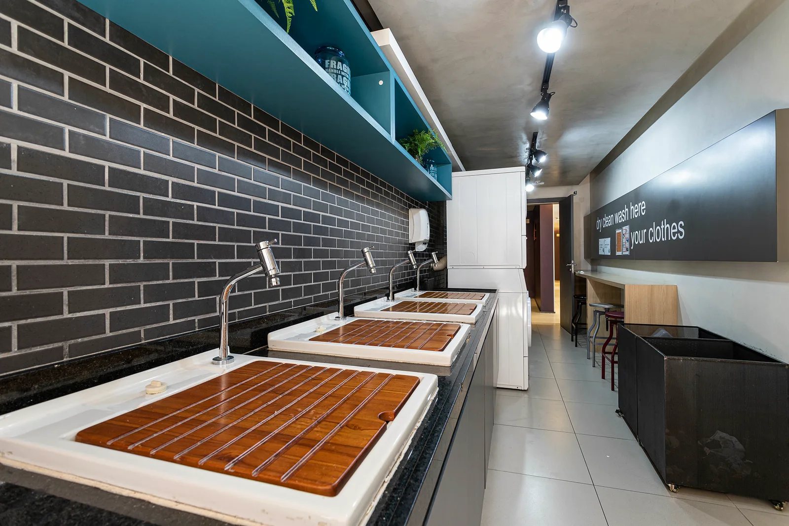 Setin Downtown Genebra — Lavanderia