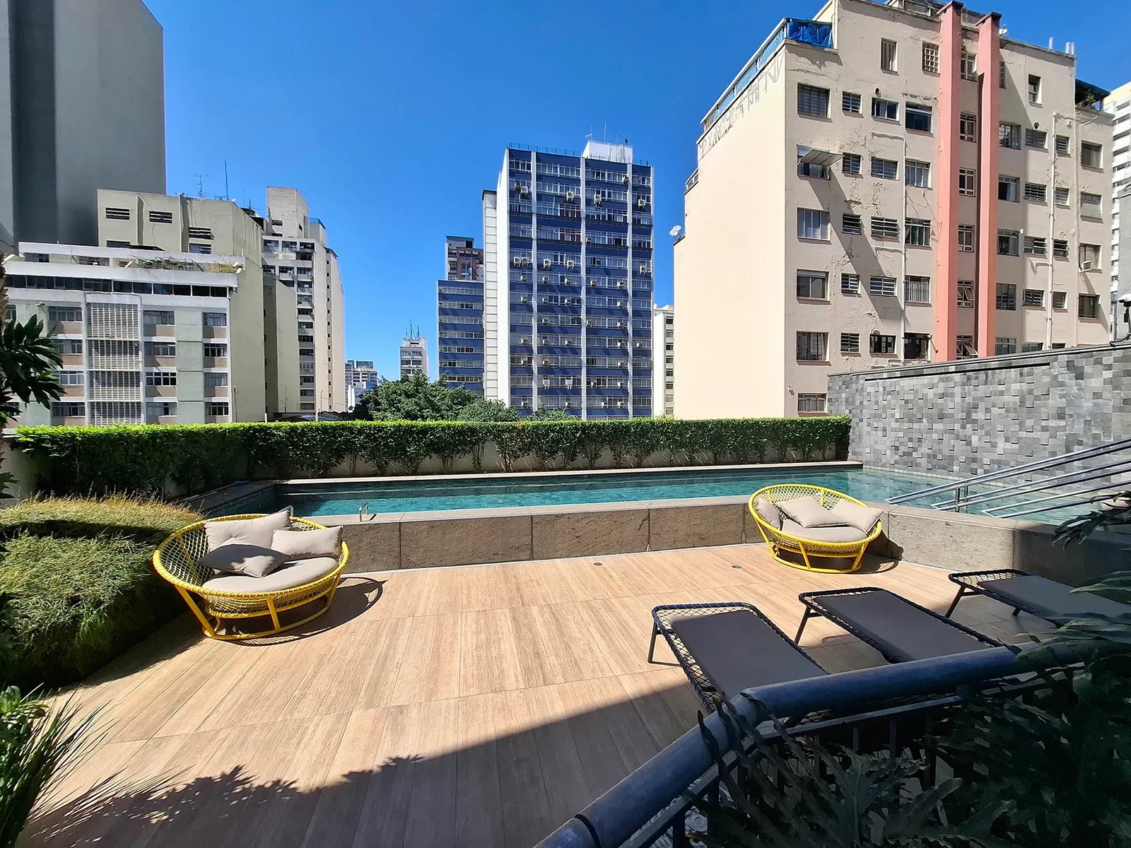 Setin Downtown Genebra — Área Piscina