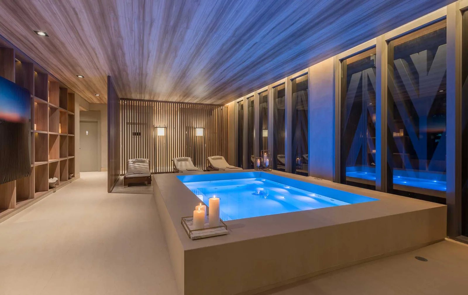 VHouse — Piscina coberta
