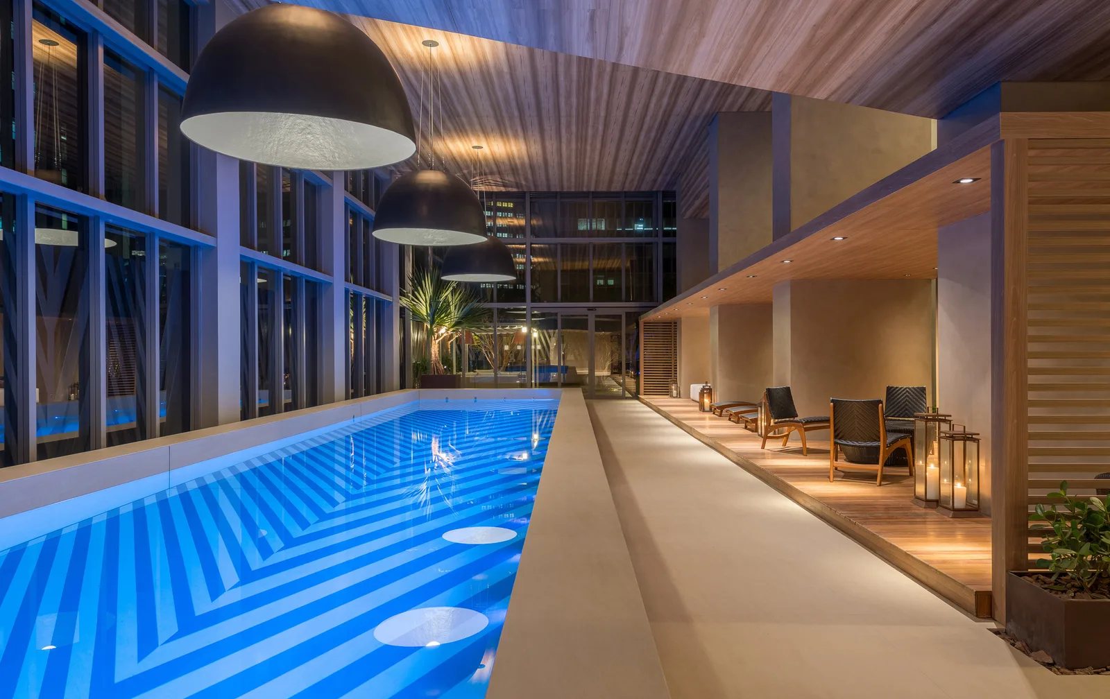 VHouse — Piscina coberta
