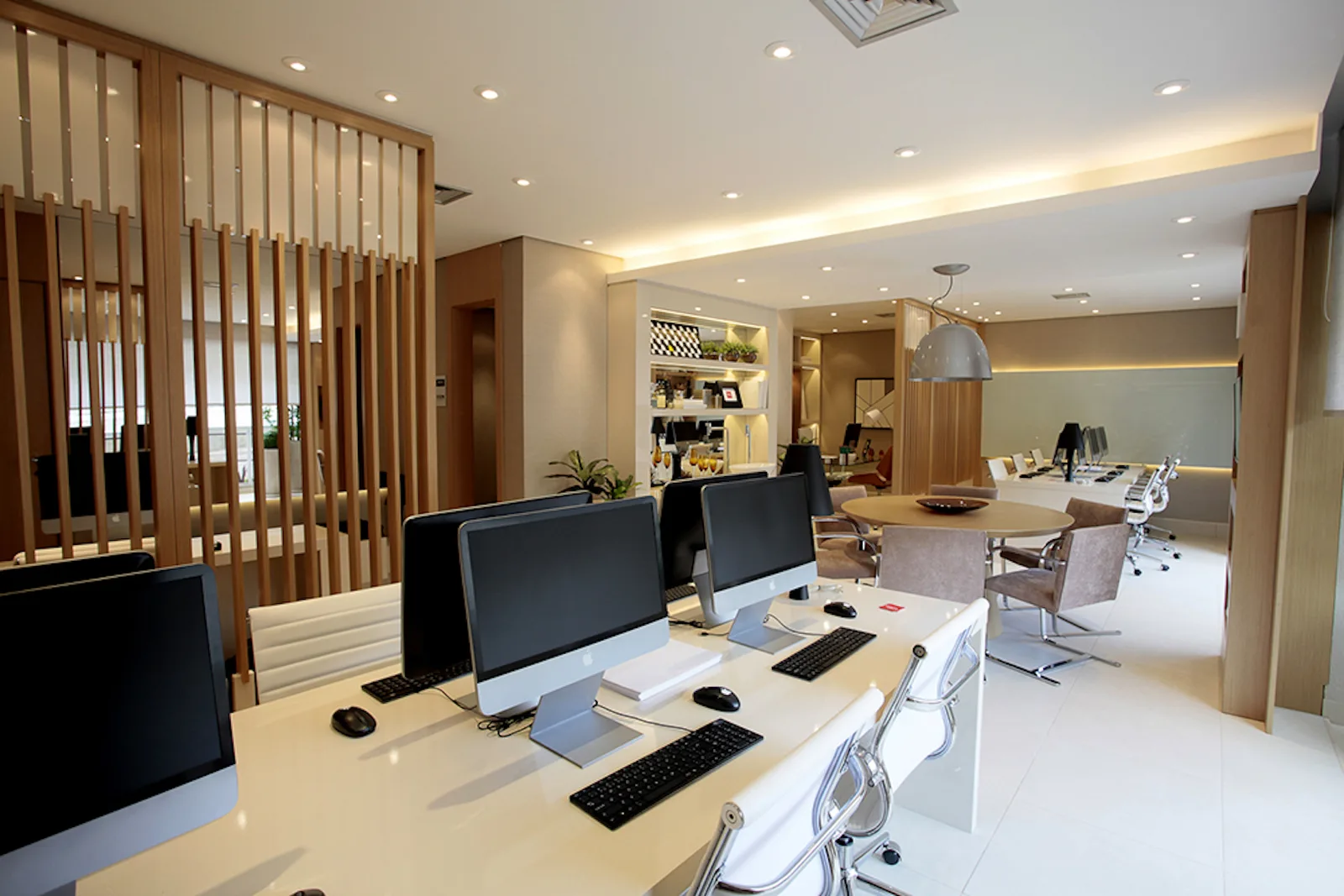 Converge Boulevard Office Mall — Decorado 60m2