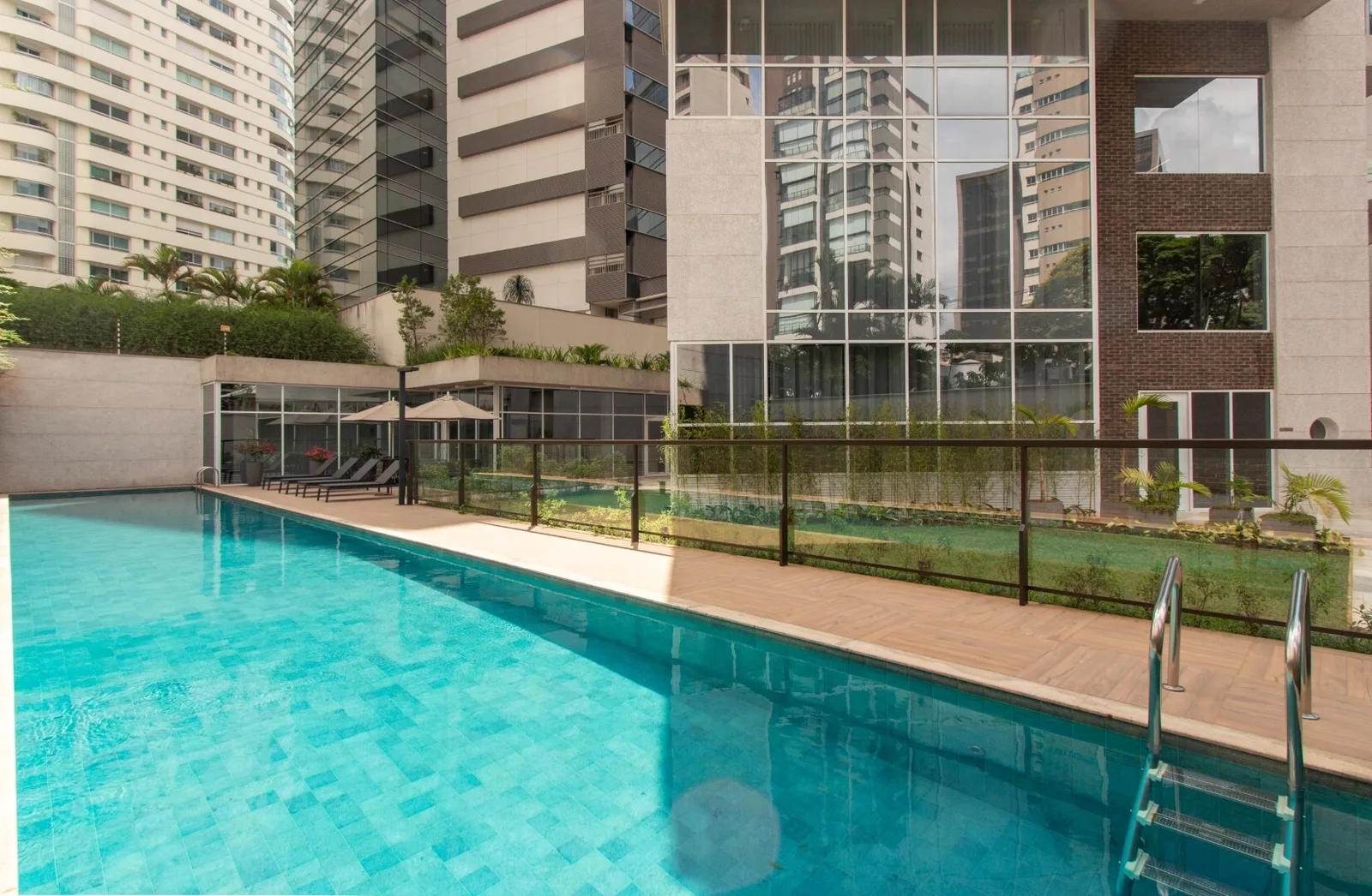 Celebrity — Piscina