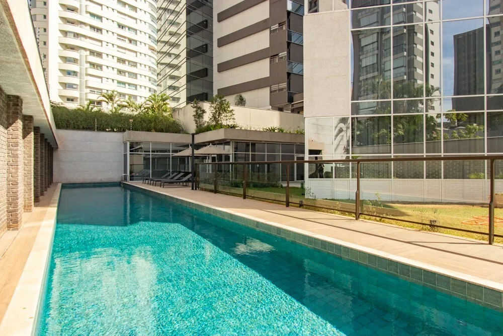 Celebrity — Piscina