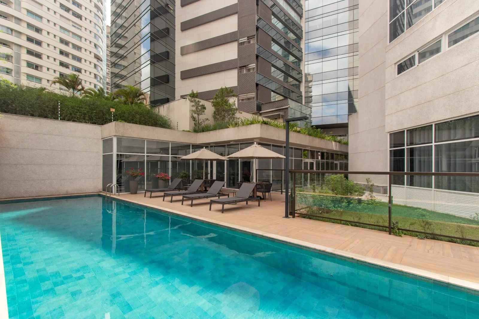 Celebrity — Piscina