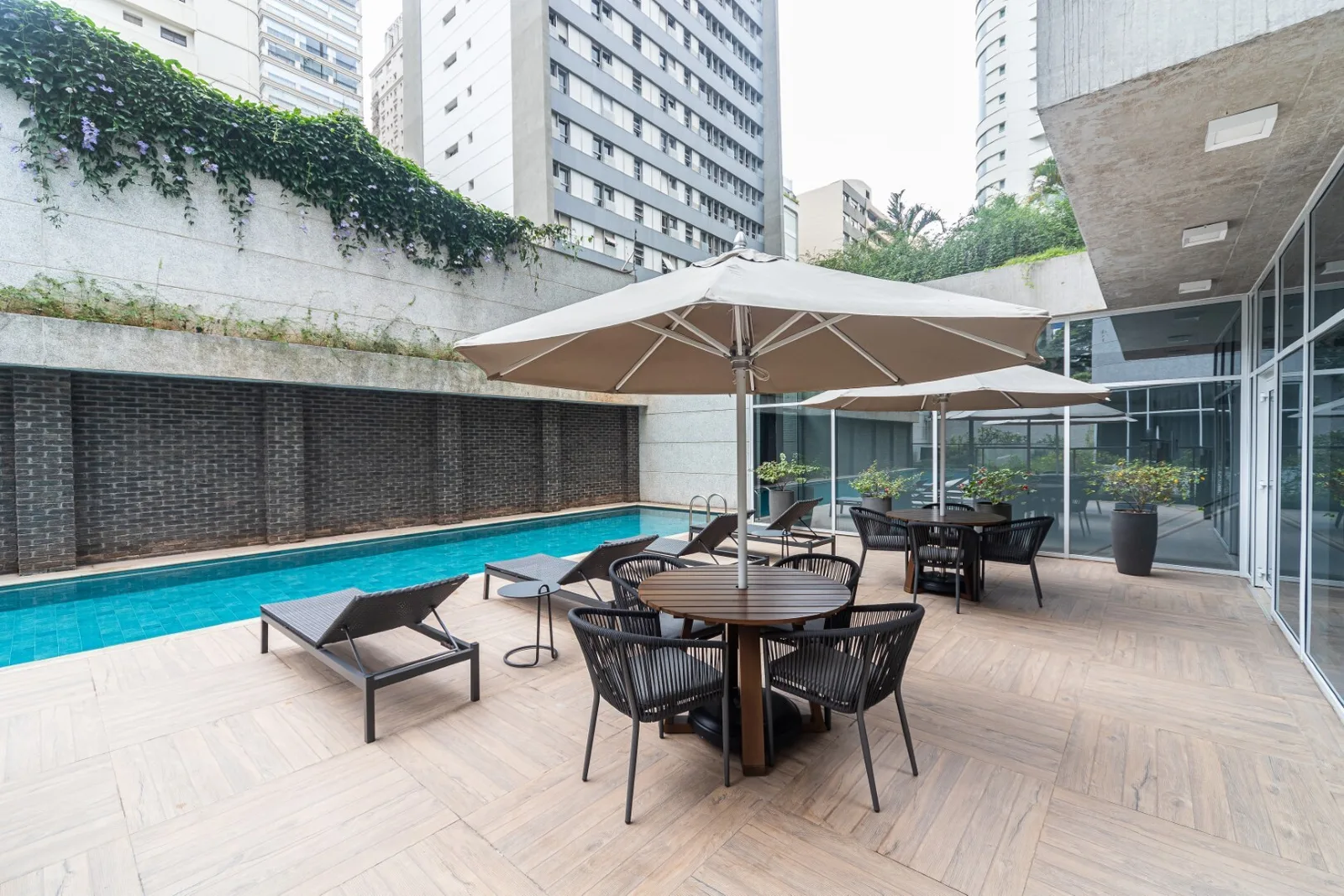 Celebrity — Lounge