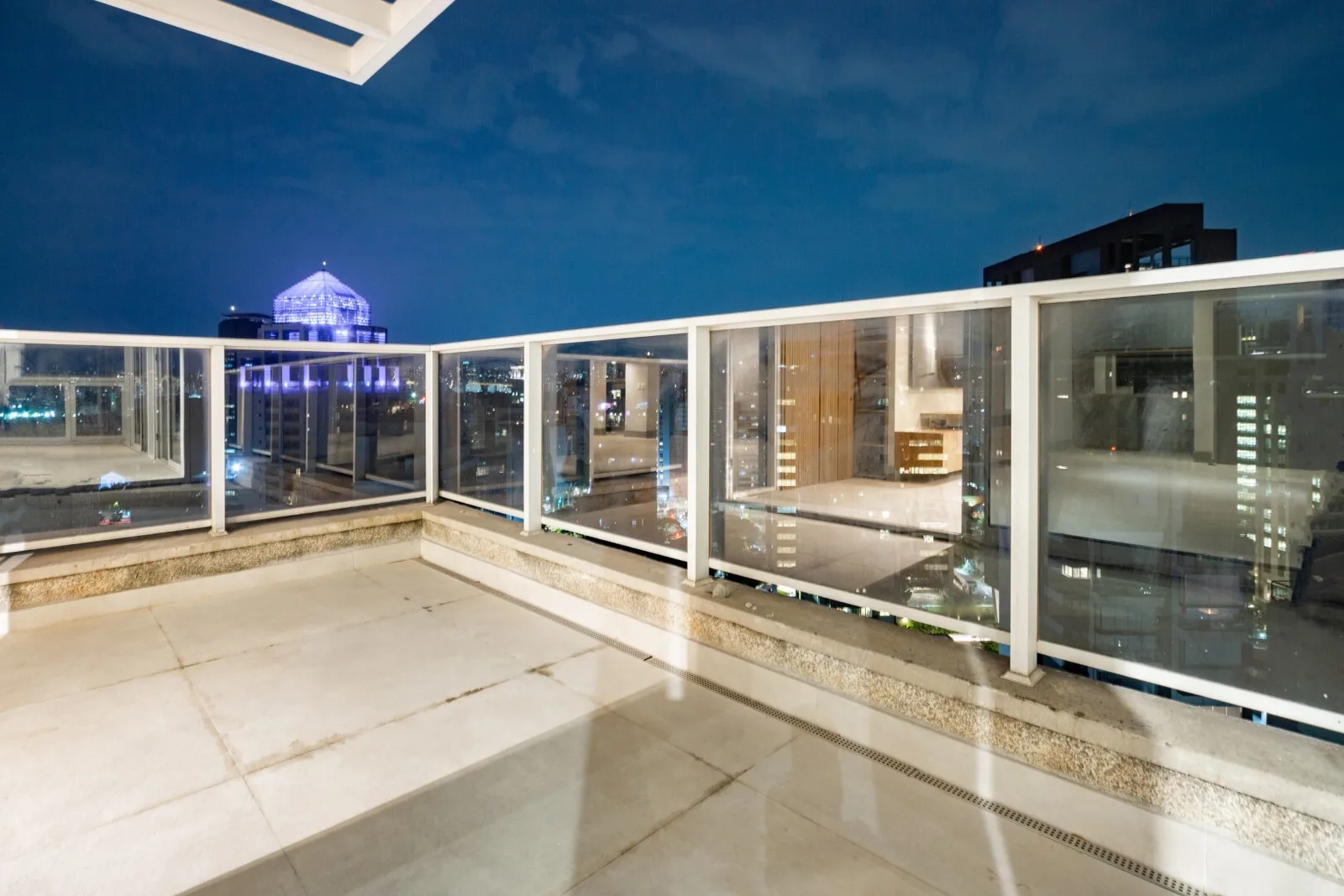 Celebrity — Terraço