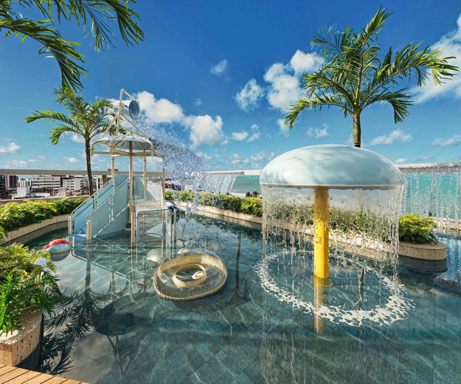 Porto Mare Suítes — 285 piscina
