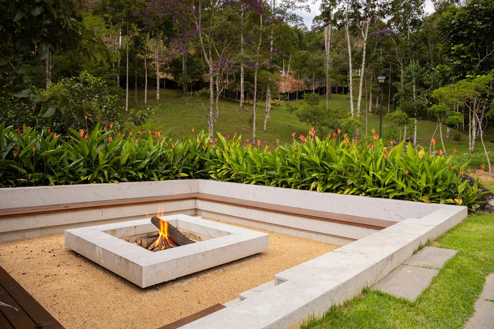 PRAÇA DO FOGO COM FOGO