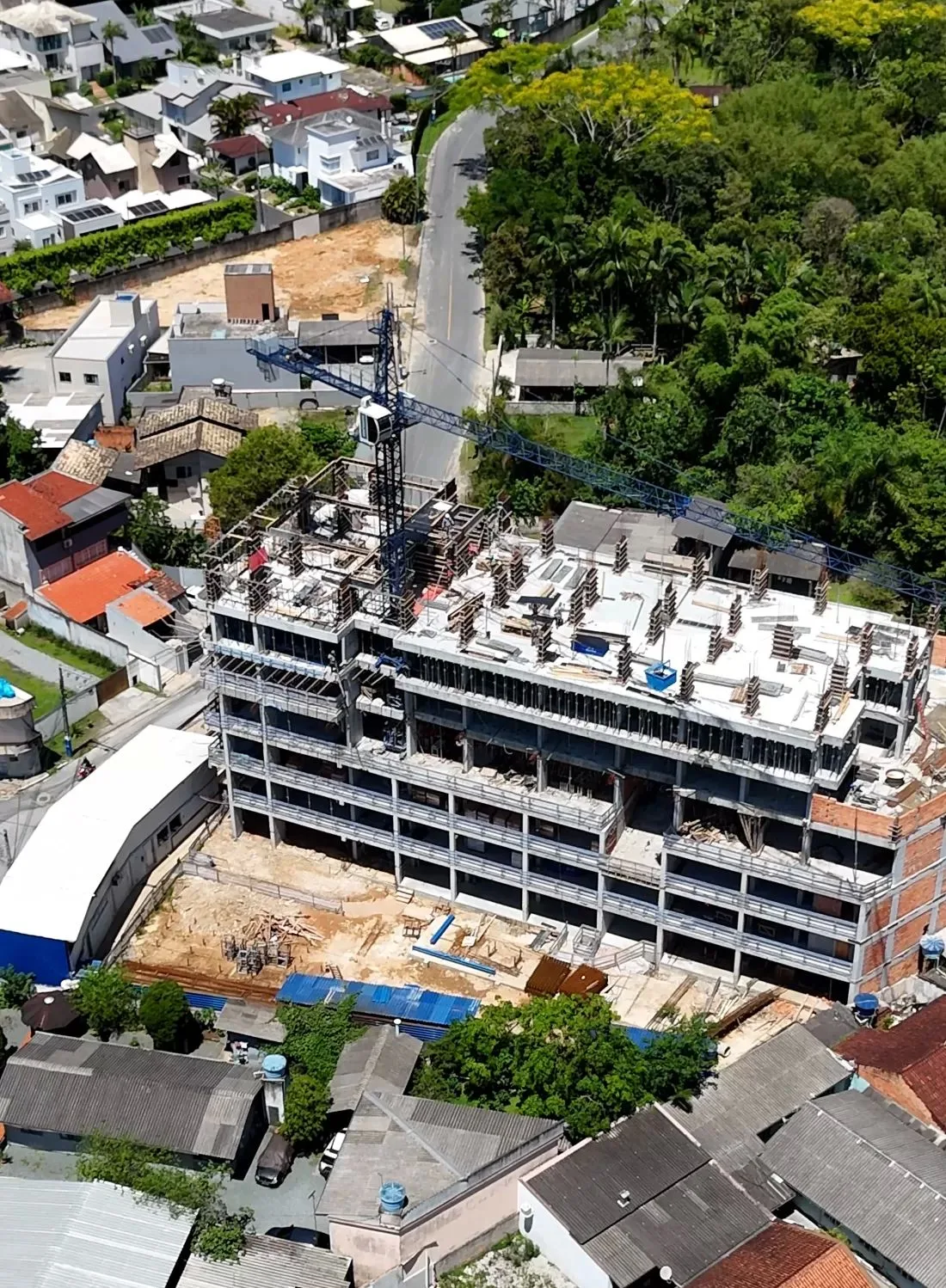 lg brava living obras em ritmo acelerado em meio as melhorias viarias da praia brava 10 841