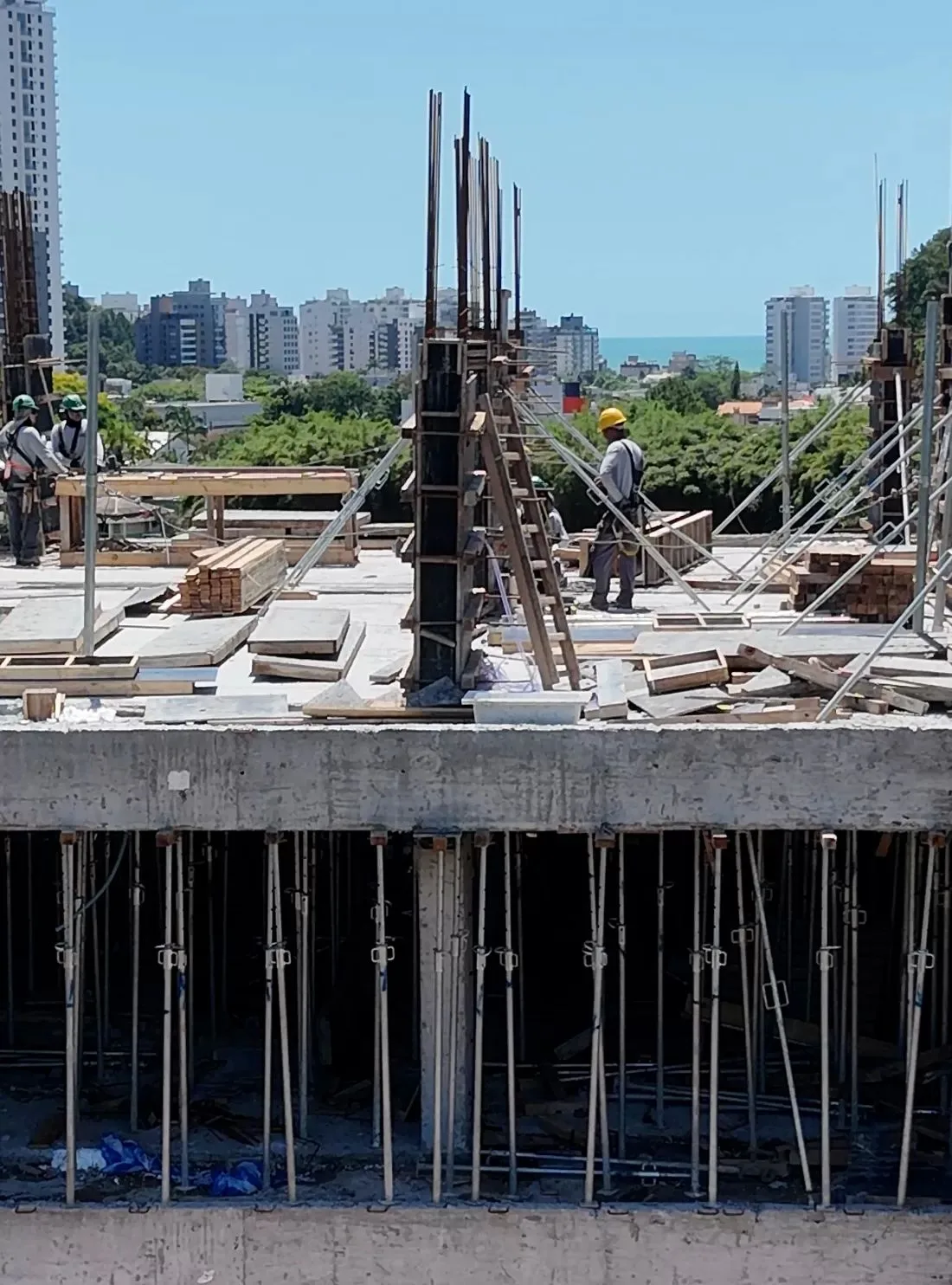 lg brava living obras em ritmo acelerado em meio as melhorias viarias da praia brava 10 879
