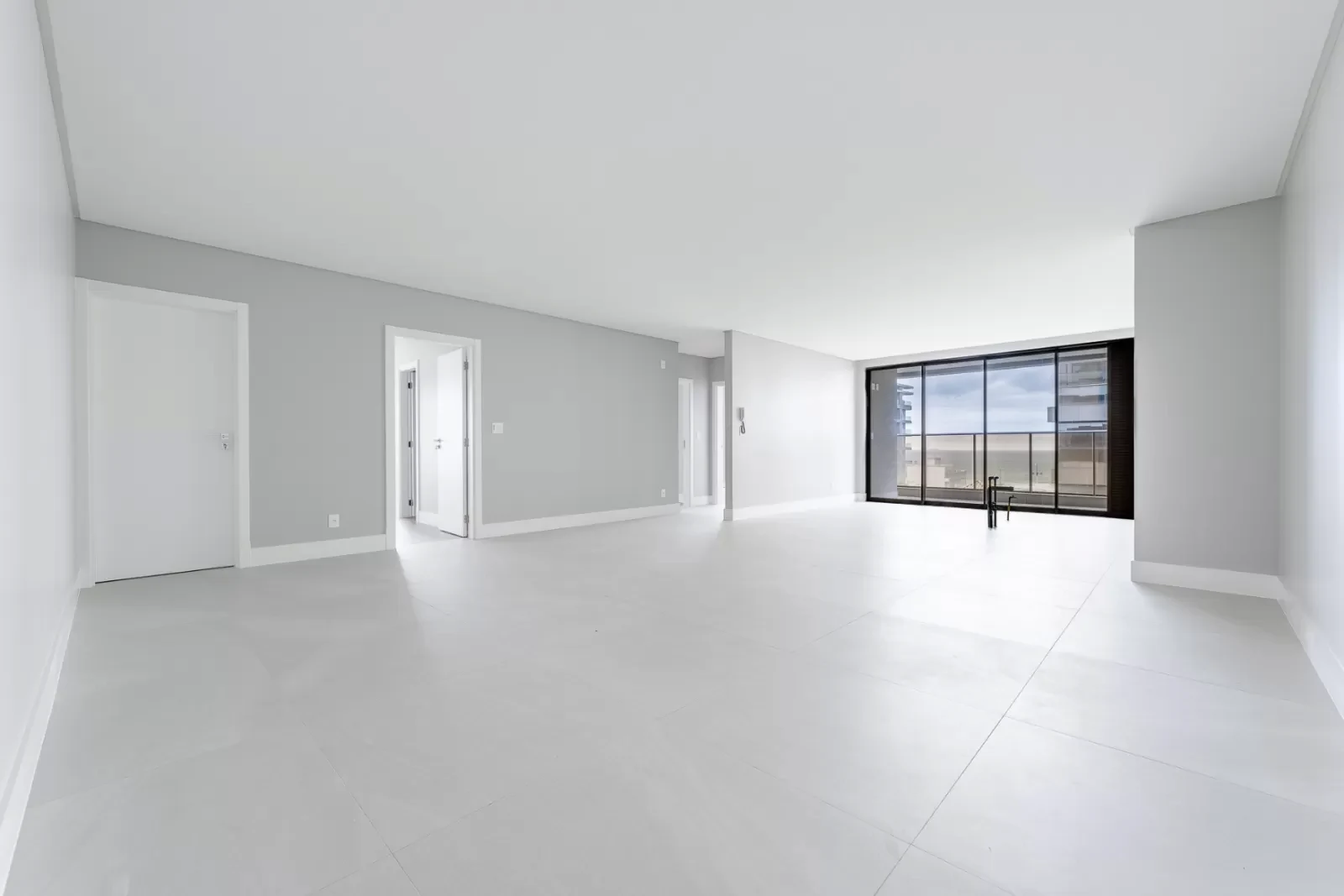 Últimas unidades disponíveis: de 154m² a 168m², 3 suítes e até 3 vagas de garagem.