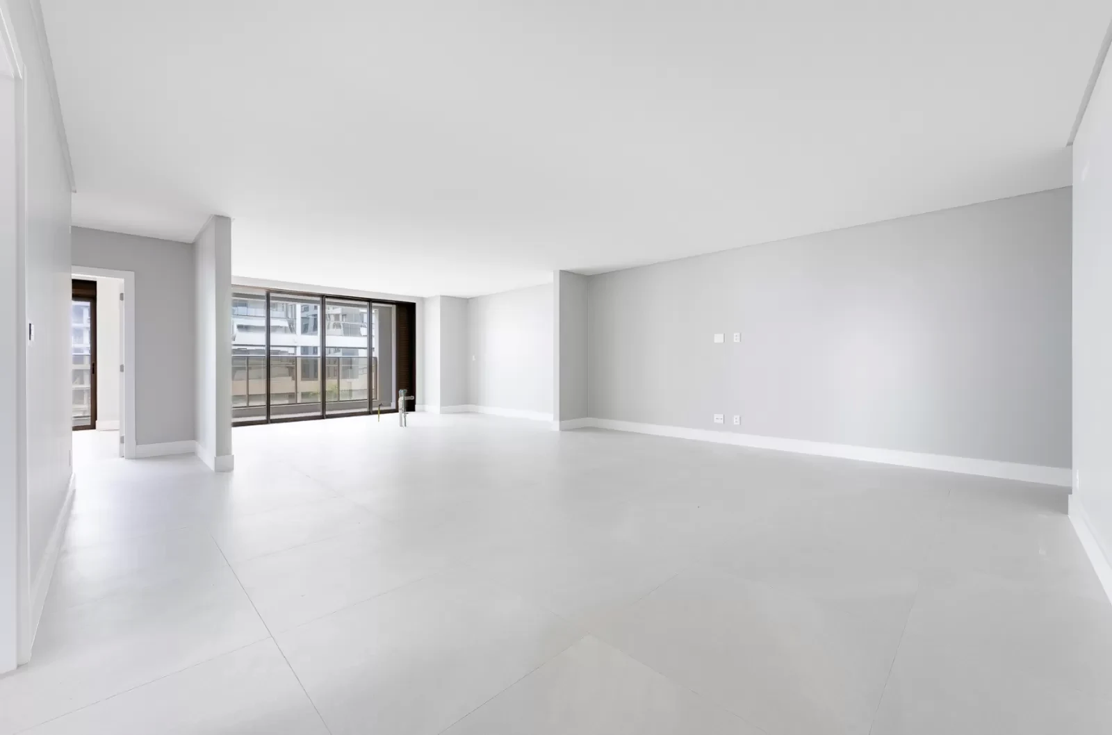 Últimas unidades disponíveis: de 154m² a 168m², 3 suítes e até 3 vagas de garagem.
