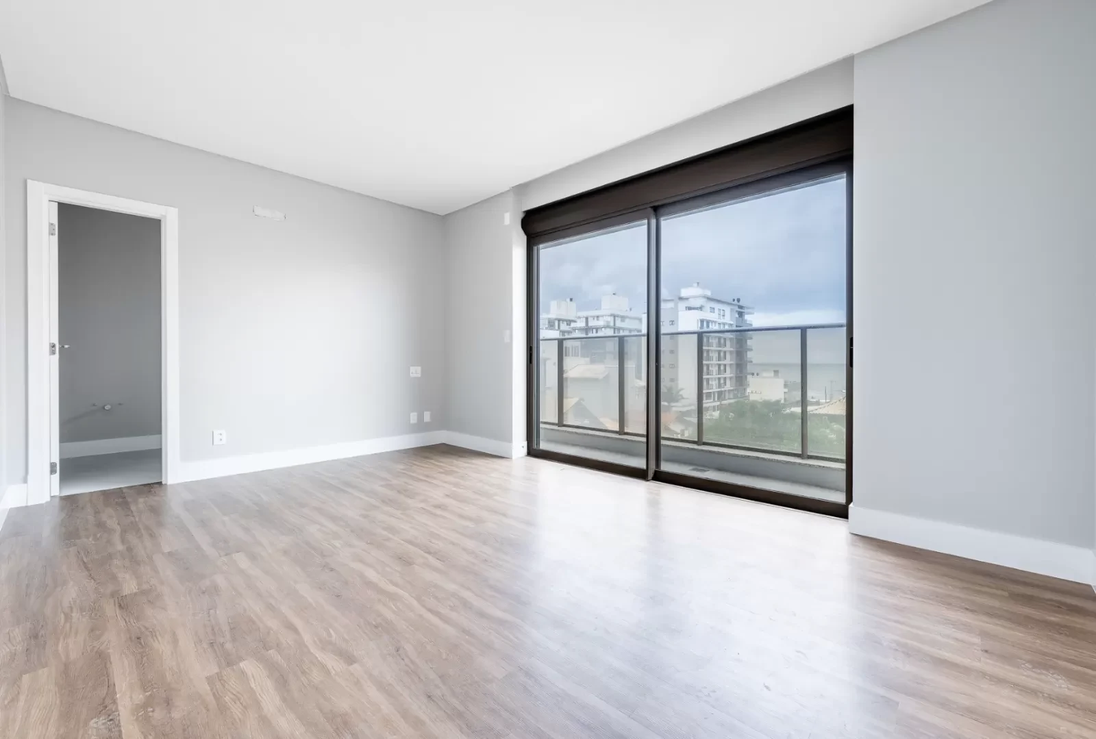 Últimas unidades disponíveis: de 154m² a 168m², 3 suítes e até 3 vagas de garagem.