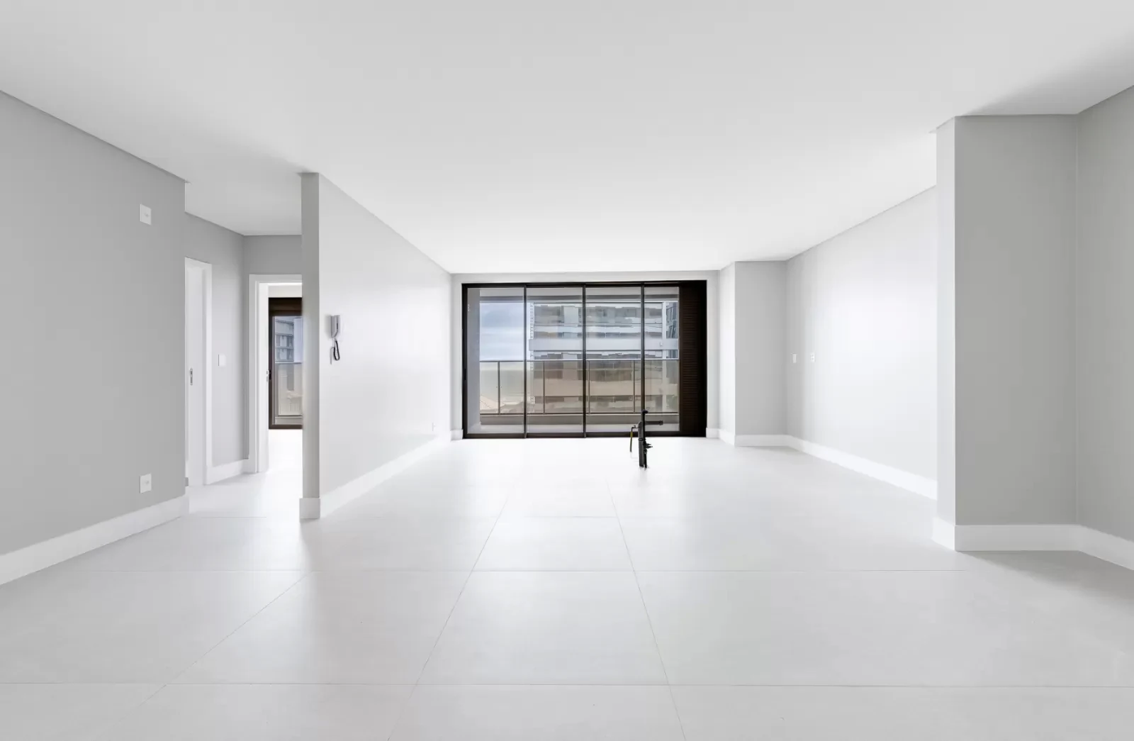 Últimas unidades disponíveis: de 154m² a 168m², 3 suítes e até 3 vagas de garagem.
