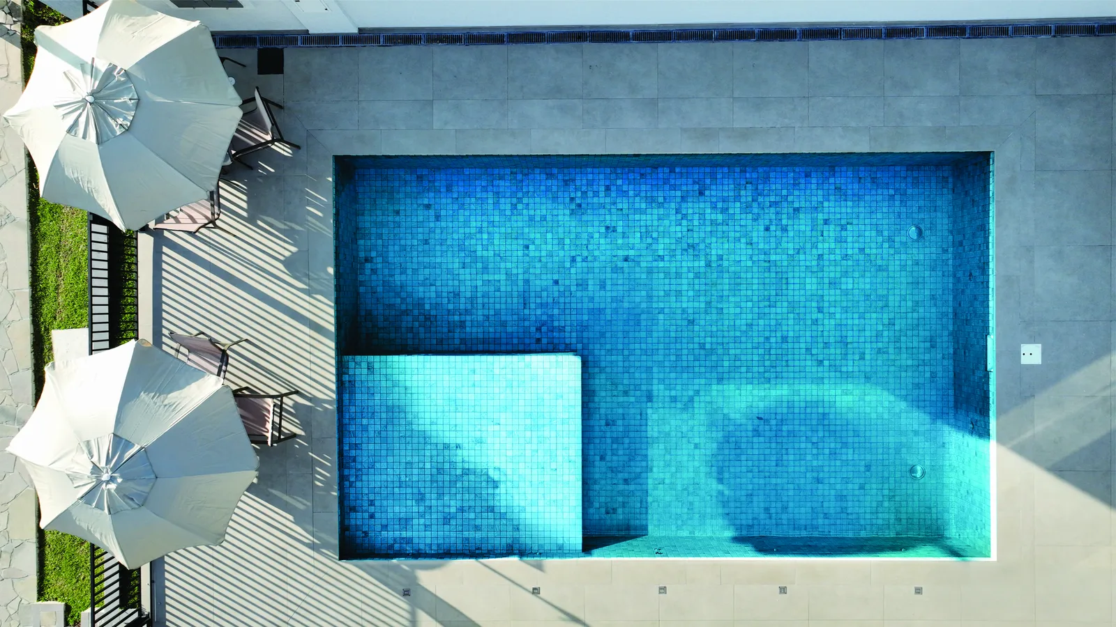 Vista aérea da piscina comum