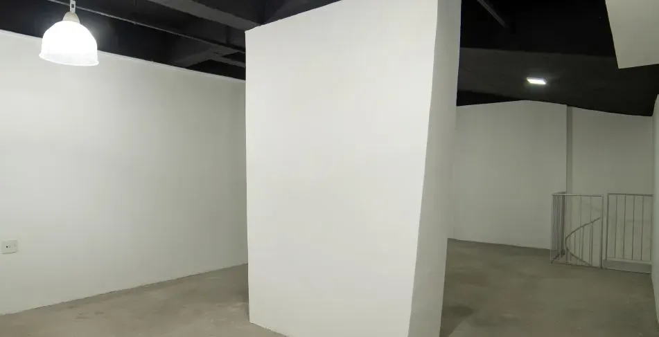 Ambiente comercial apresentado na fonte — outro ângulo