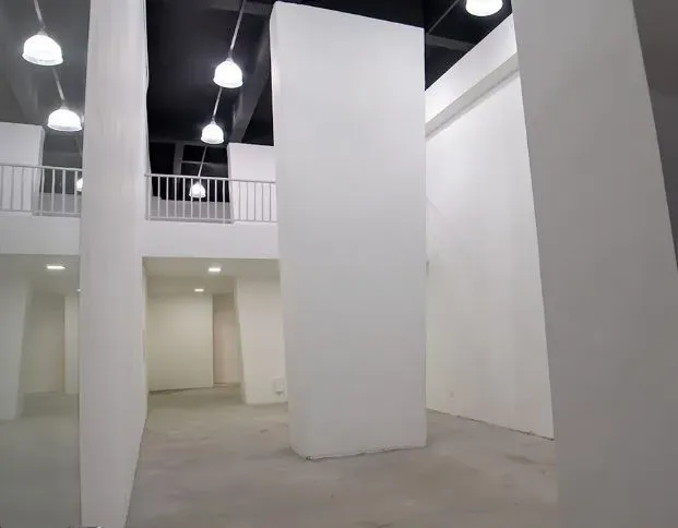 Ambiente comercial apresentado na fonte — outro ângulo