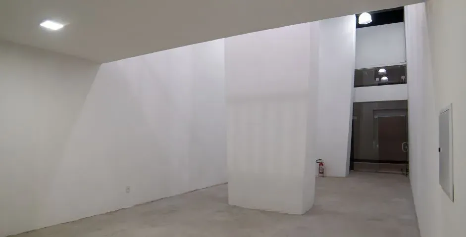 Ambiente comercial apresentado na fonte — outro ângulo