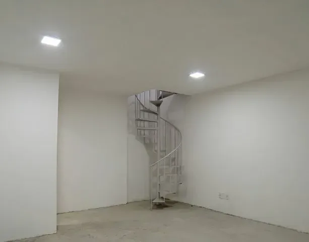 Ambiente comercial apresentado na fonte — outro ângulo