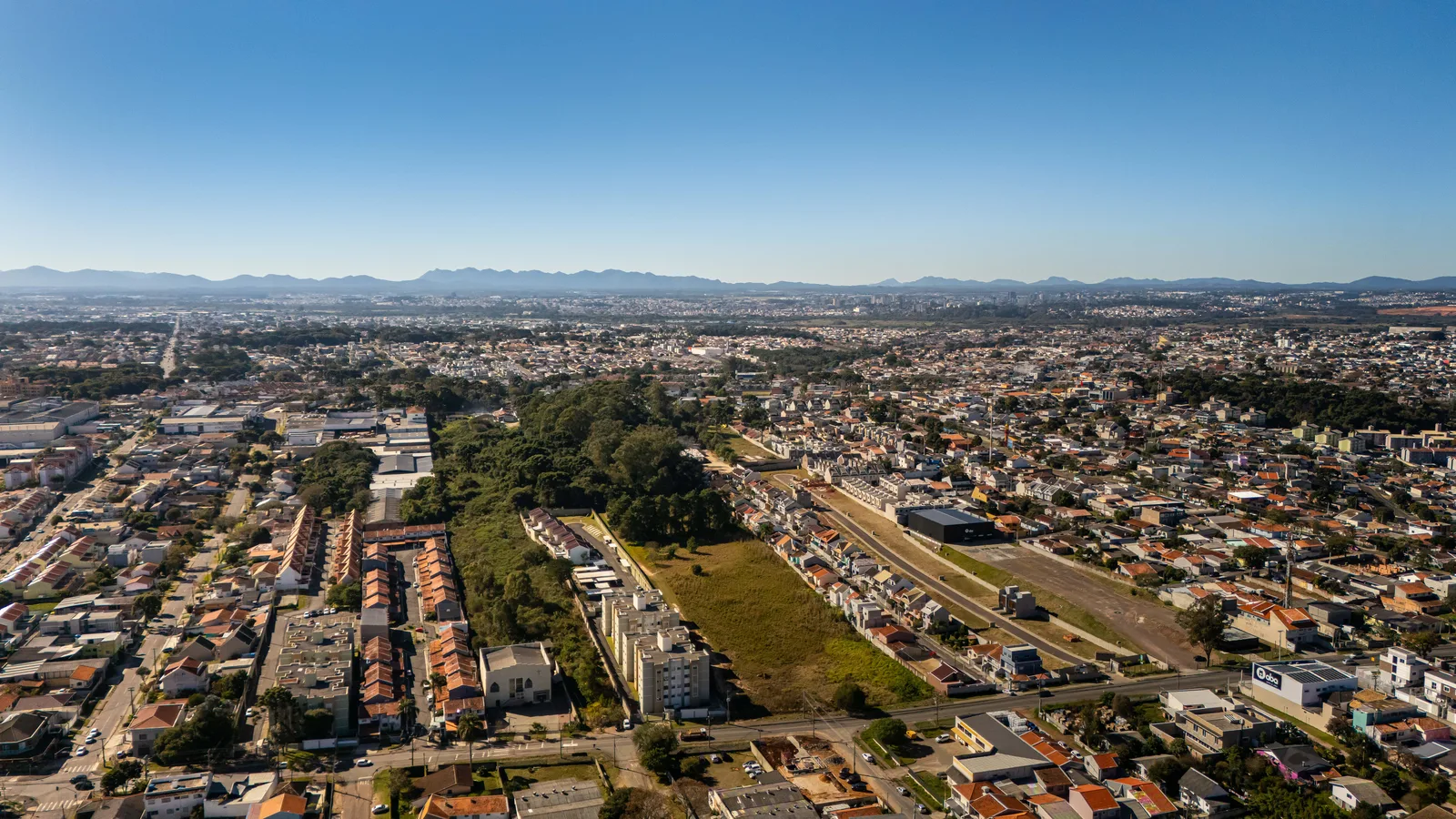 Vista aérea do terreno e da região