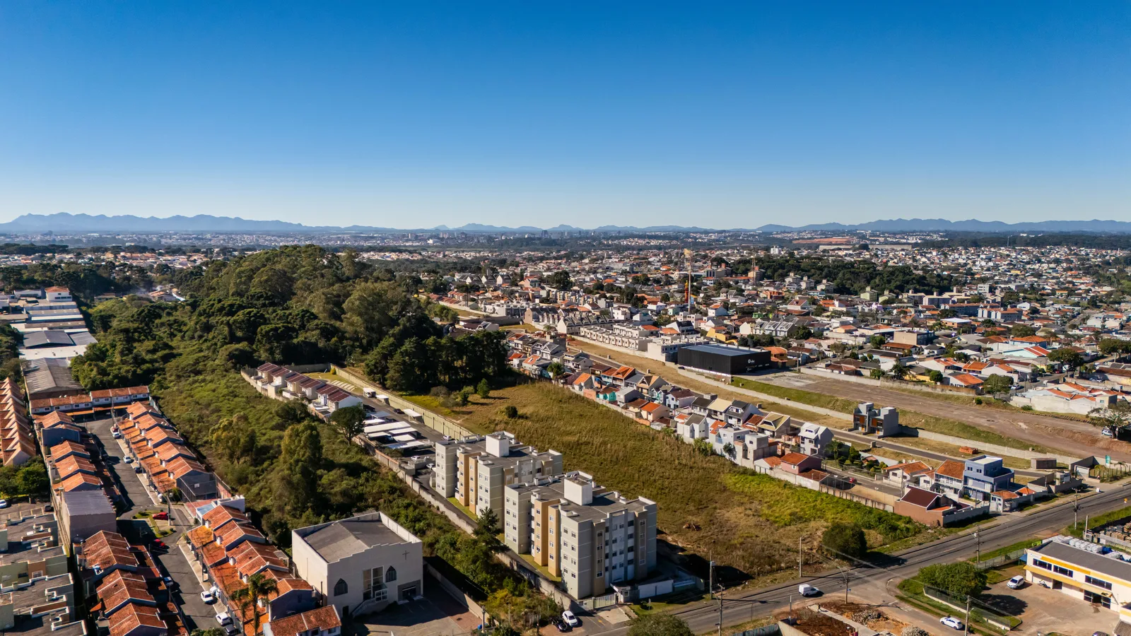 Vista aérea do terreno e da região