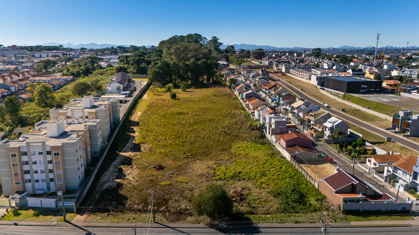 Vista aérea do terreno e da região